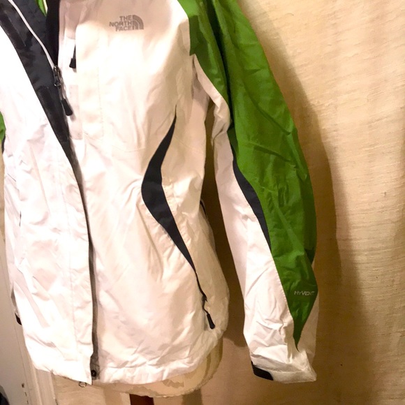 Woman’s The North Face jacket, shell only! Size M - Picture 2 of 6
